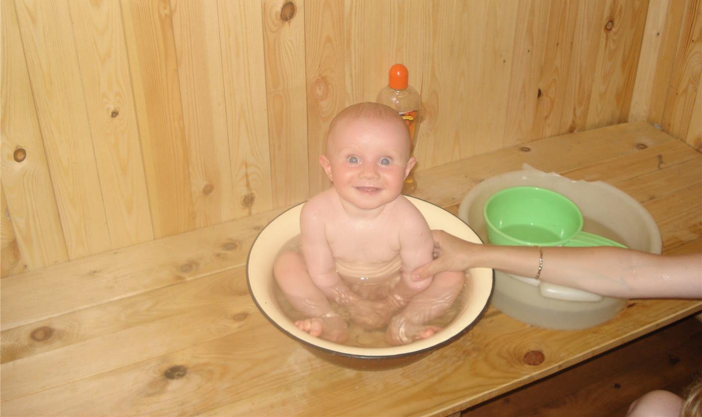 фото маленькая голая девочка в бане фото 47