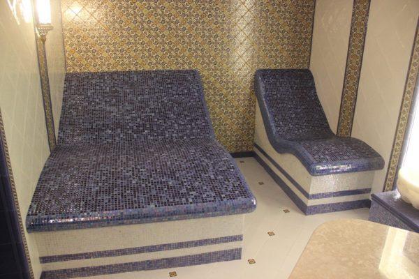 лежаки в хамаме, вырезанные из пенопласта своими руками