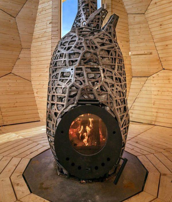 Необычная печь в интерьере сауны