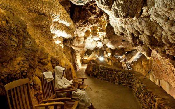 Баня в пещере Джутси
