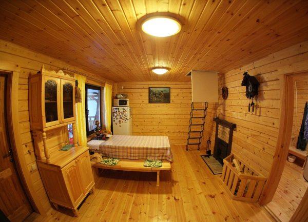 Спальня в деревянной бане