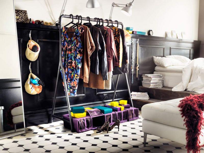 15 способов повесить вещи, если нет шкафа (фото)