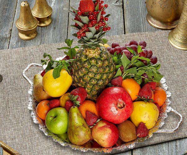 Ваза с фруктами и ягодами