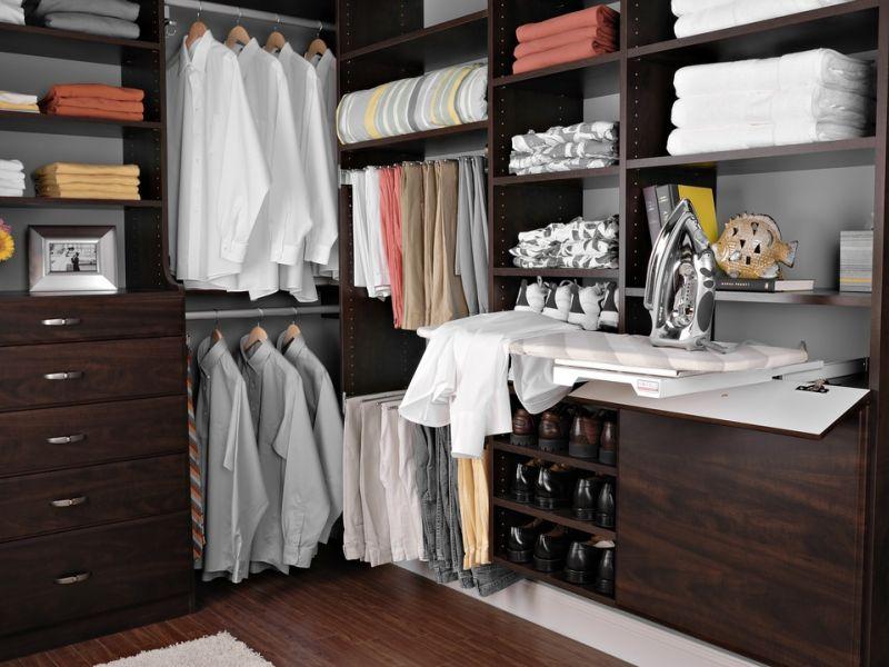 Место для гладильной доски в гардеробной: примеры в интерьере