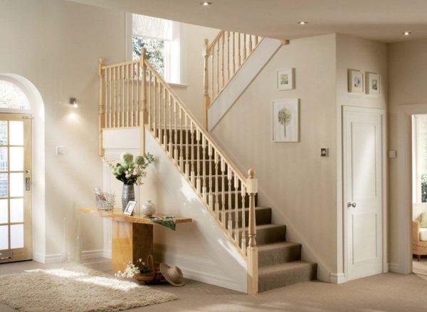 как разместить лестницу в доме